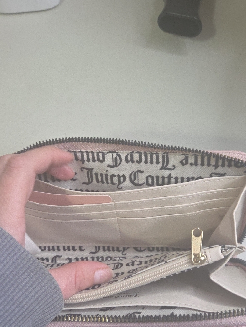 Juicy Couture Pale Pink Embossed Bow Zip Wallet - Picture 6 of 7